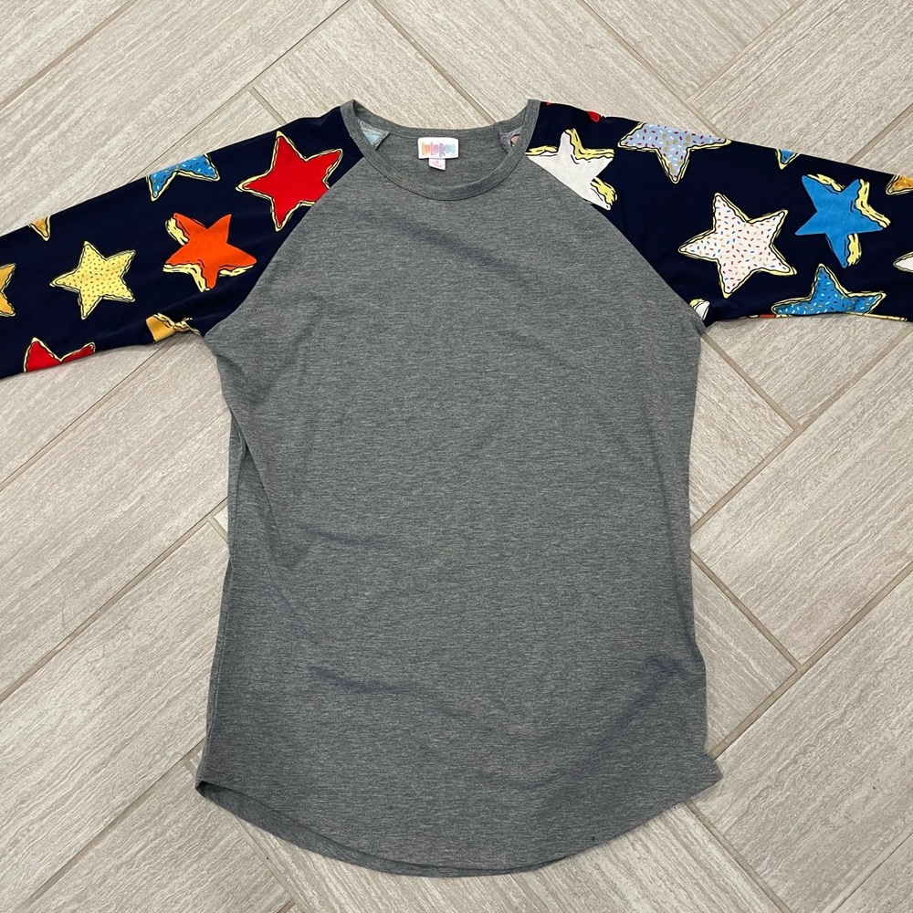 LuLaRoe Randy Gray Raglan with Star Sleeves